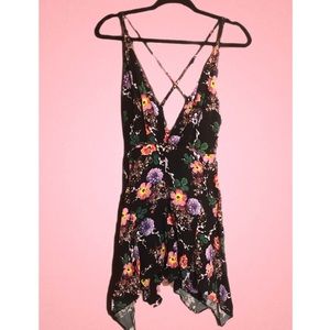 ✨New w/ Tags LF Black Floral Romper✨⁣